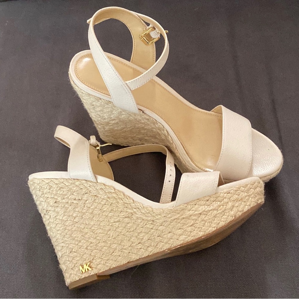 Gorgeous pair of cream/soft white colored Michael Kors wedges.
